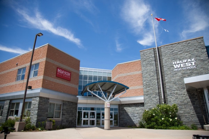 Halifax West High School 공립고등학교 halifax 교육청-노바스코샤 국제학생 프로그램 NSISP – 캐나다 교환학생 & 조기유학